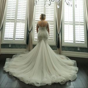 Leah Da Gloria Selena Wedding Gown w/ custom train veil